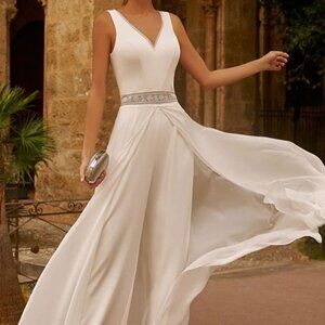 Ivory Jumpsuit/Pansuit V-neck Sleeveless (from Missacc.com)